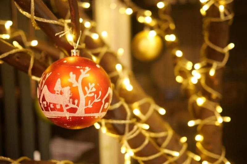 Hanging Christmas Light Tips 